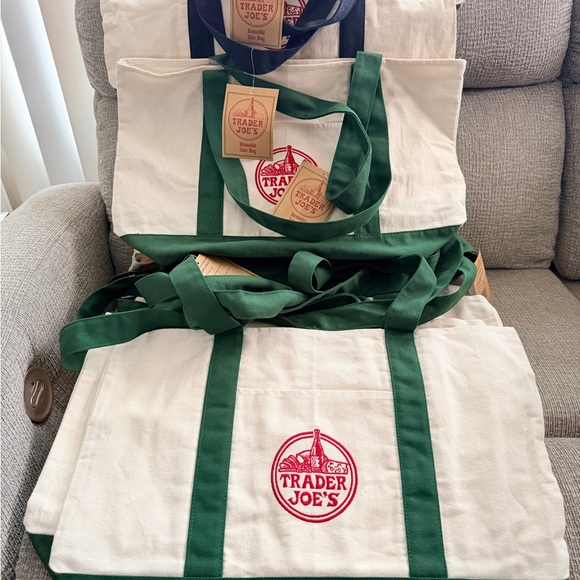 2 PC Trader Joe’s Viral Green and White Tote Bag
Only Green are available - Picture 3 of 3